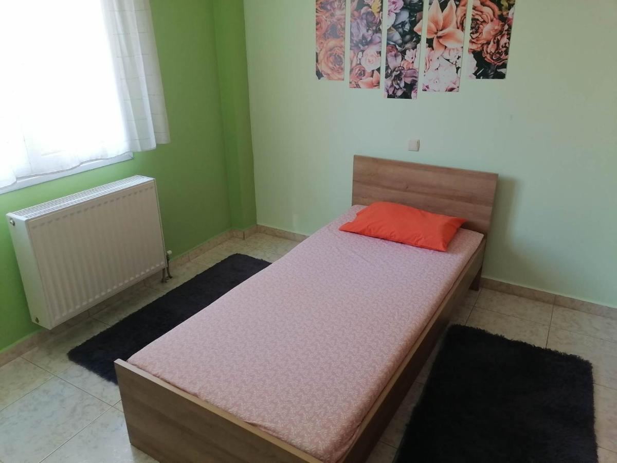 Treasure Star B&B Саламис Екстериор снимка